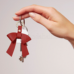 Брелок из искусственной кожи и сплава с бантом&nbsp;KEYC-WH20026-05B