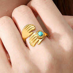 Руки обнимают открытые манжеты из нержавеющей стали&nbsp;PD3834-1