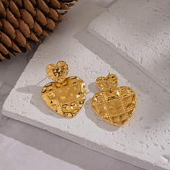 Серьги-гвоздики в форме сердца с текстурированной поверхностью&nbsp;WF7533