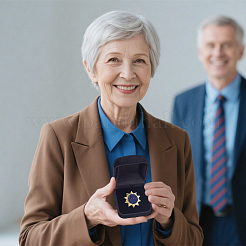 Пластиковая обложка с бархатными упаковочными коробками для брошей&nbsp;VBOX-WH0012-04A