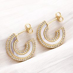 Серьги-гвоздики из латуни в форме буквы С с микропаве из кубического циркония&nbsp;KK-D363-19G