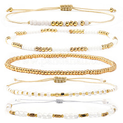5 комплект браслетов из стекла и металла с золотыми и белыми бусинами&nbsp;AB9103-3