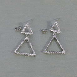 Серьги-гвоздики из латуни с треугольными чашечками&nbsp;KM2949